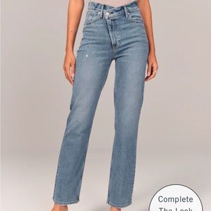 Abercrombie ultra high rise straight leg Jean